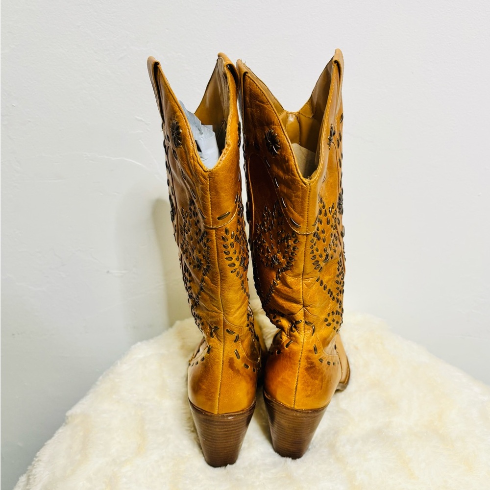 Vintage Western Heeled Boots - Picture 10 of 16
